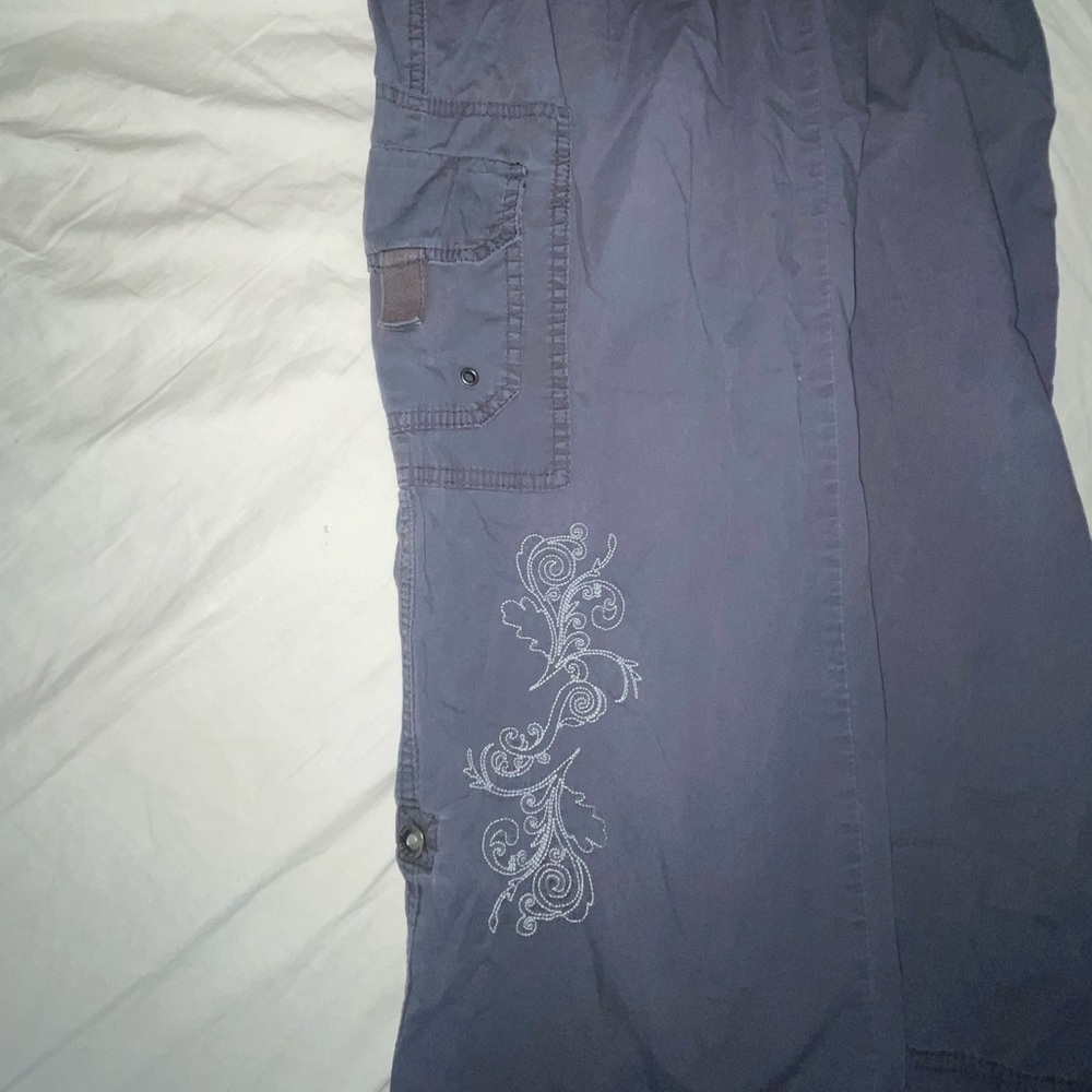Cargo pants with decal and pockets